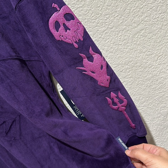 DISNEYLAND PARIS EXCLUSIVE FABULOUSLY VILLAINOUS SPIRIT JERSEY Purple Ve… - Picture 8 of 13